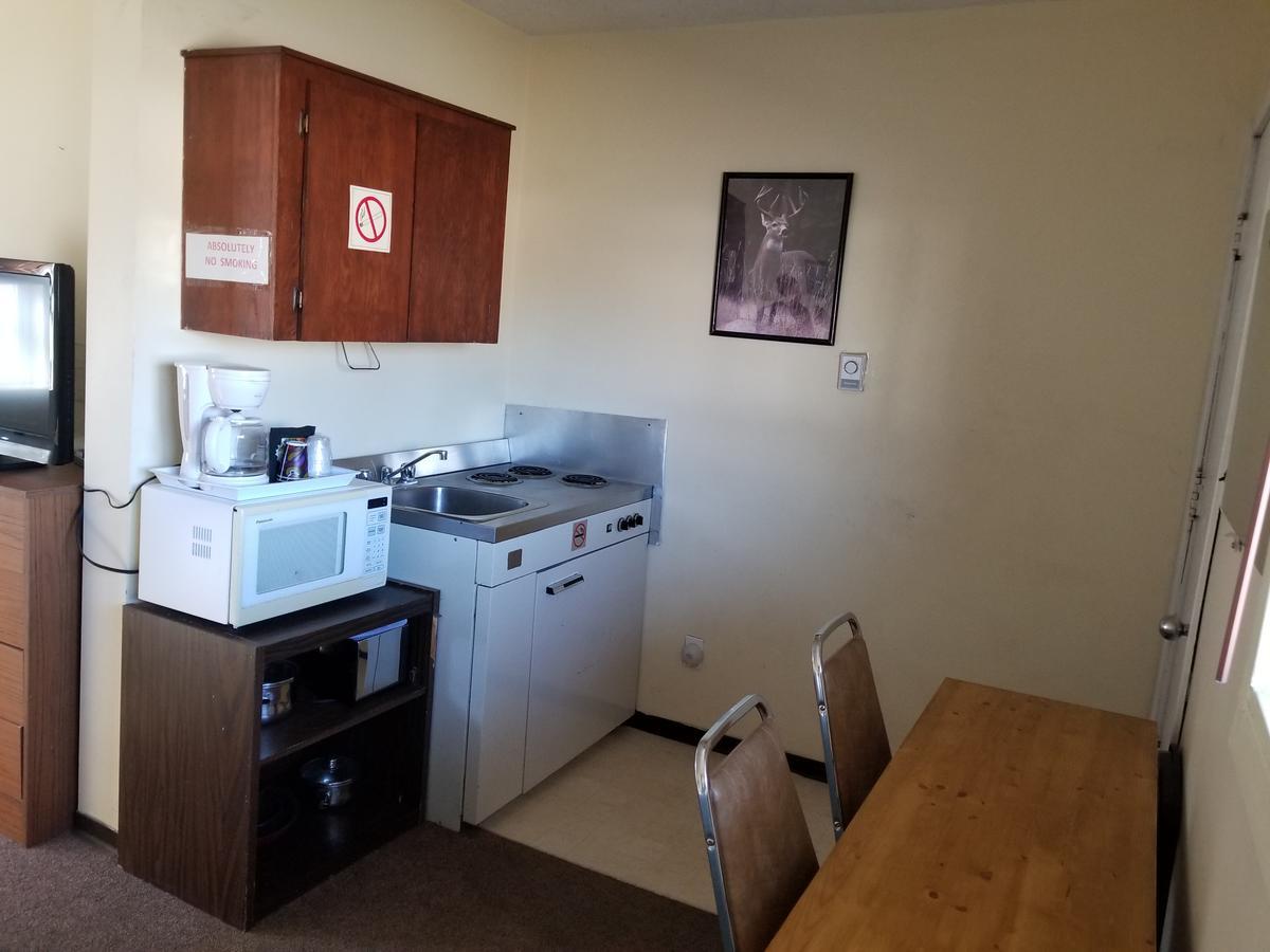 Melsask Motel Melville Extérieur photo
