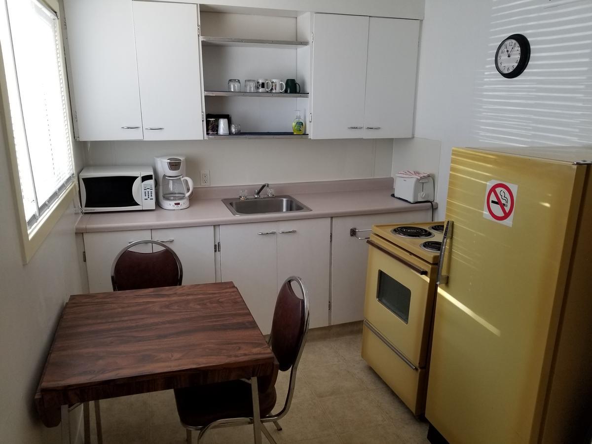 Melsask Motel Melville Extérieur photo